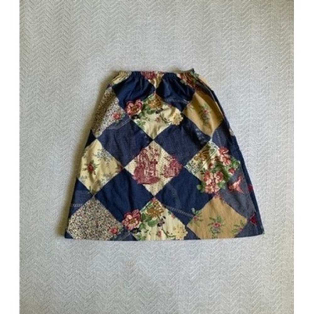Beautiful vintage y2k Floral & Patchwork‎ Style Print Skirt w/ pockets no sz tag
